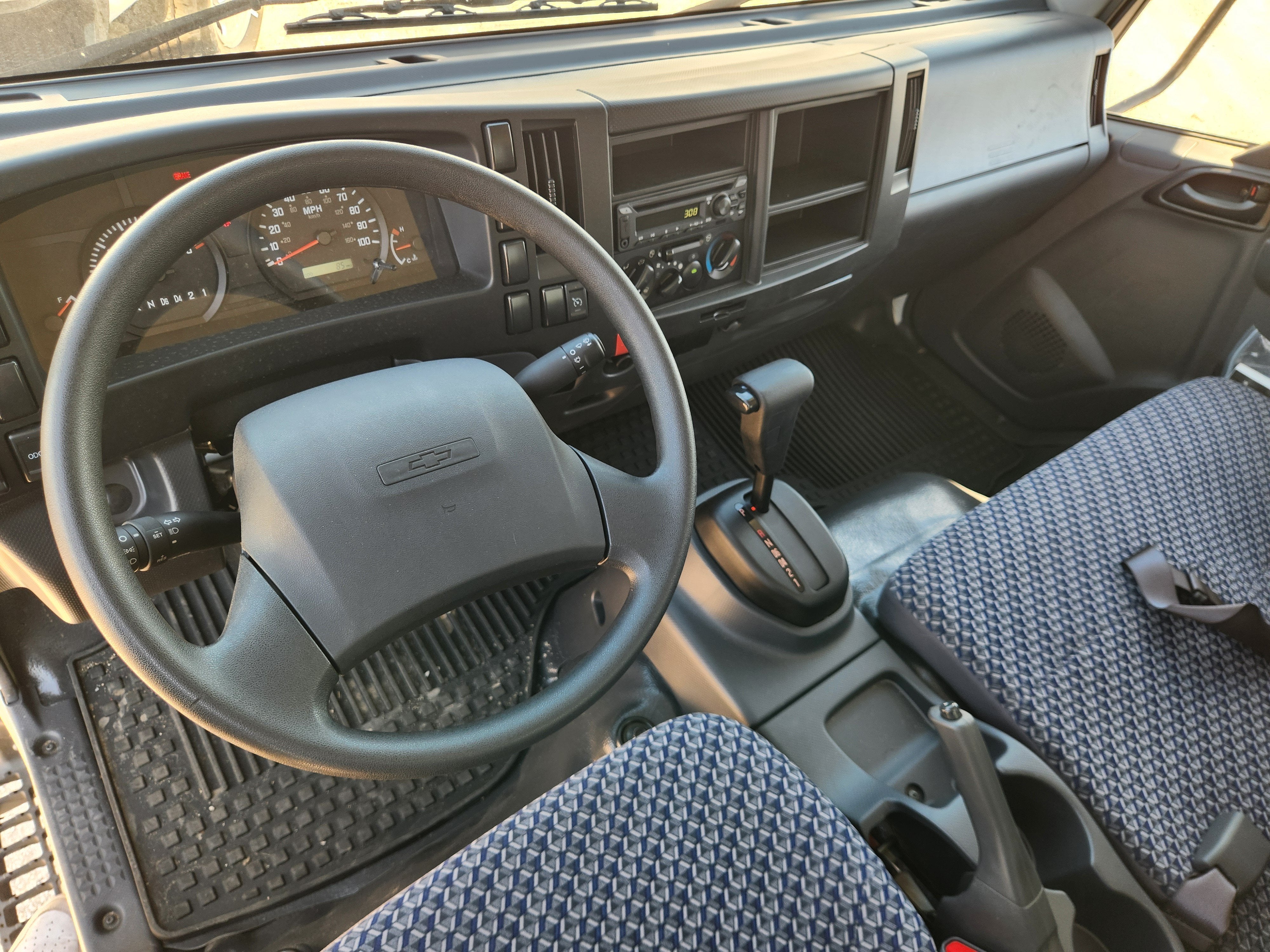 2024 Chevrolet Low Cab Forward 4500 HG BASE